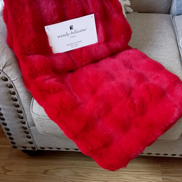 NEW! EXQUISITE CHERRY RED FAUX FUR THROW BLANKET - Picture 5 of 5